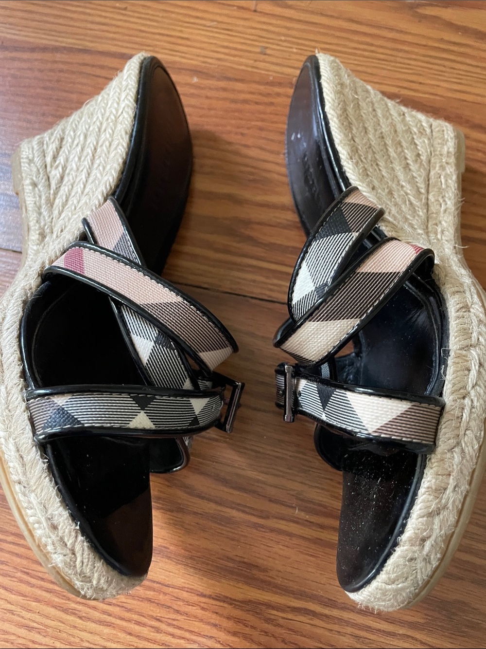 WONDERFUL Burberry Strappy Novachek wedge Plaid size 38 womens